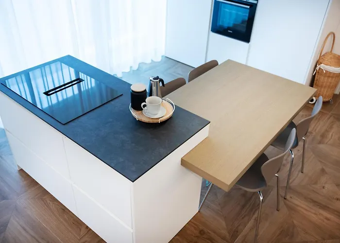 Molari Luxury - *
