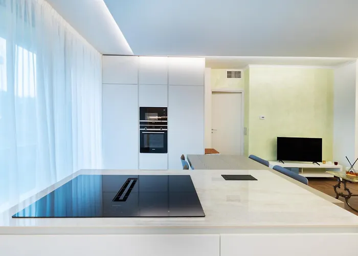 Molari Luxury - *